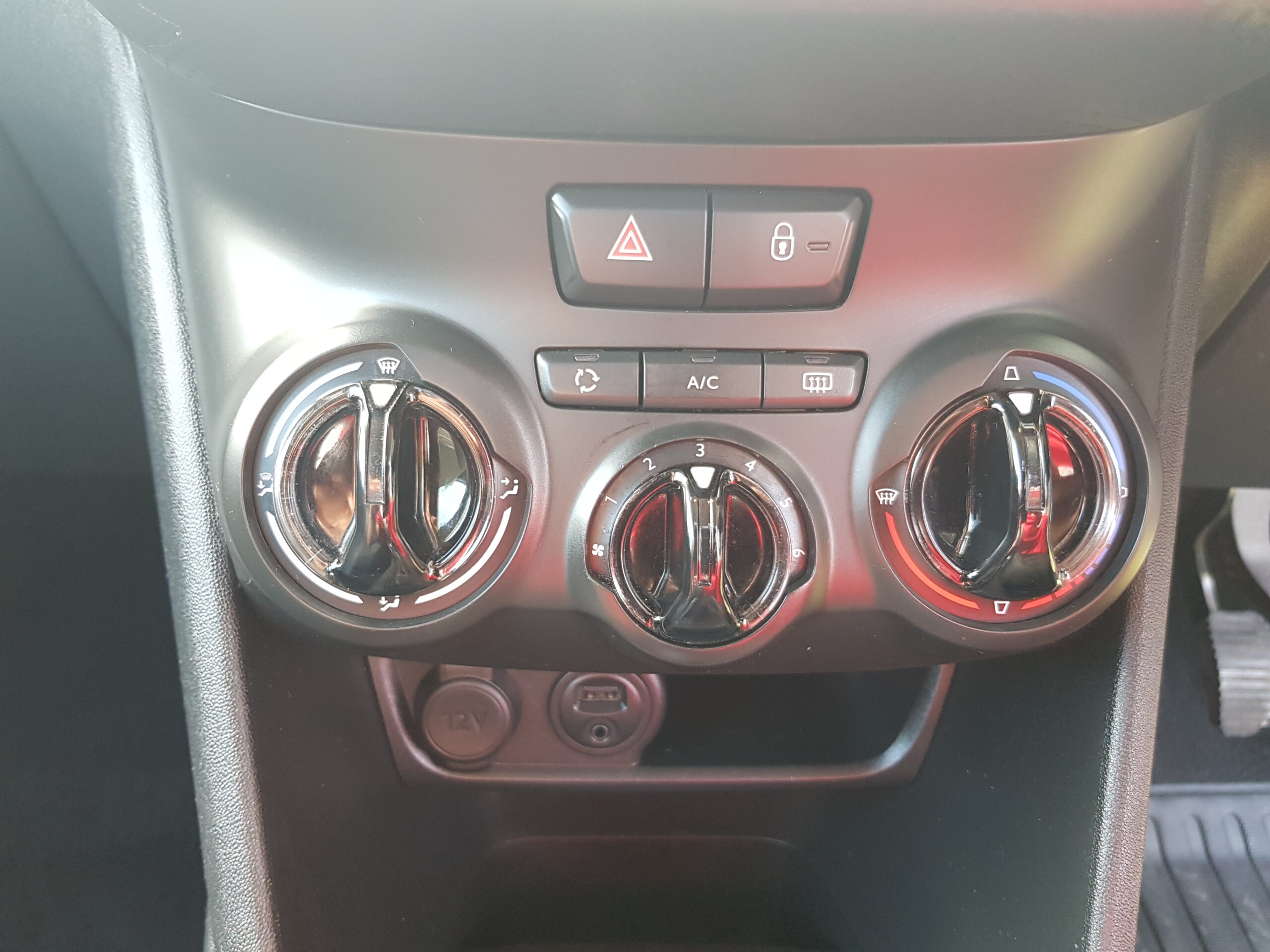 Peugeot 208 Access a/c