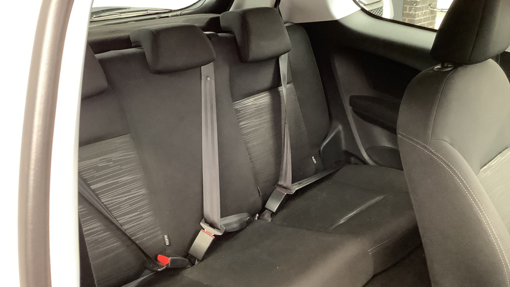 Peugeot 208 Access a/c
