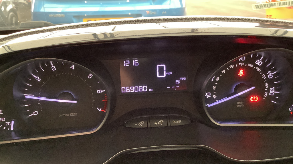 Peugeot 208 Access a/c