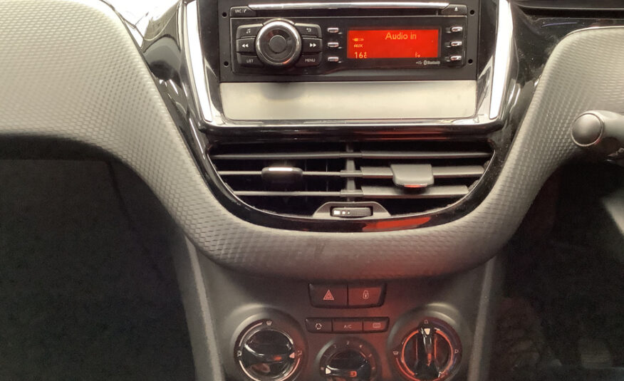 Peugeot 208 Access a/c